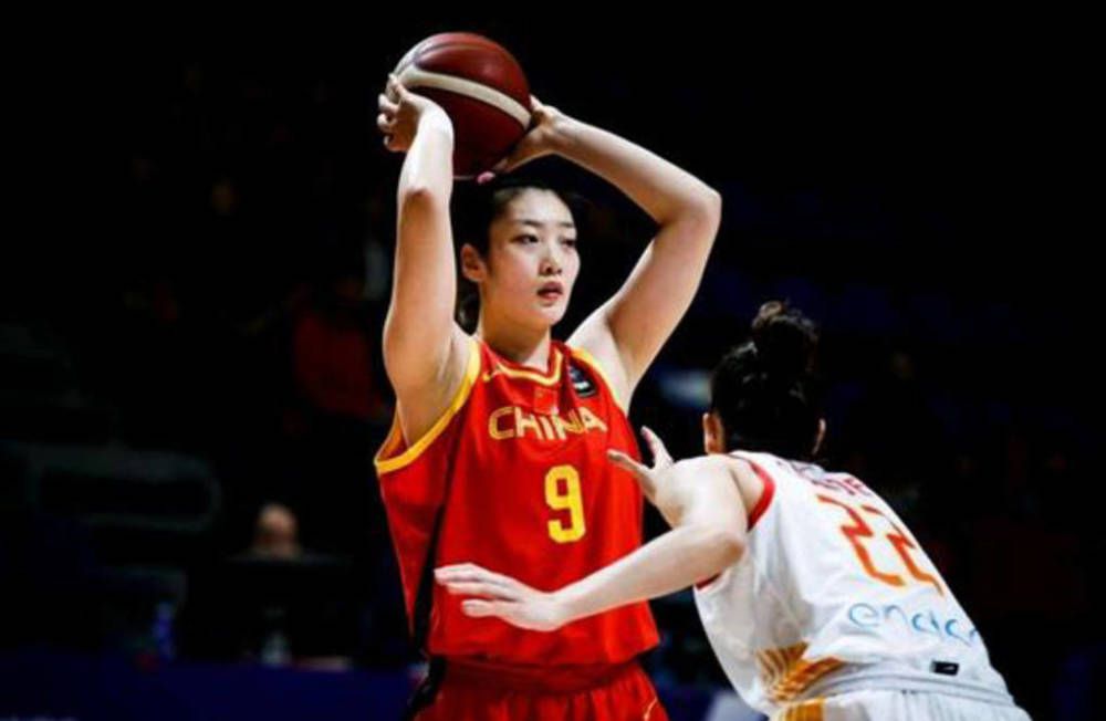 蒋劲夫早春新时尚大片曝光 长发背头艺术感十足 2017-02-16 近日，90后硬汉小生蒋劲夫曝光一组春季写真。