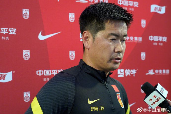 Sa与妈妈年轻时容颜极其神似，俨如一对姐妹花。