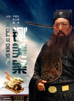 泰勒·斯威夫特身穿金色抹胸亮片裙亮相展美腿，媚眼电力十足。
