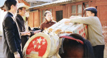 黄渤周冬雨点亮金鸡2025-11-12 辛芷蕾谈《日掛中天》获奖 黄渤高叶等助阵首映2025-11-06 电影《浪浪人生》曝正片片段 爱能破万难的具象化2025-10-24 《浪浪人生》曝片段 全员齐心护家真情打动人心2025-10-17 殷桃解读《浪浪人生》角色：用豁达扛住生活风浪2025-10-15 《浪浪人生》正片片段 黄渤一家无惧风浪冲破逆境2025-10-13 上阵父子兵！